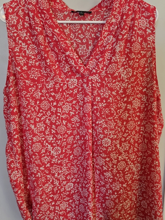 Adrianna Papell Tops - Adrianna Papell Red Floral V-Neck Sleeveless Top